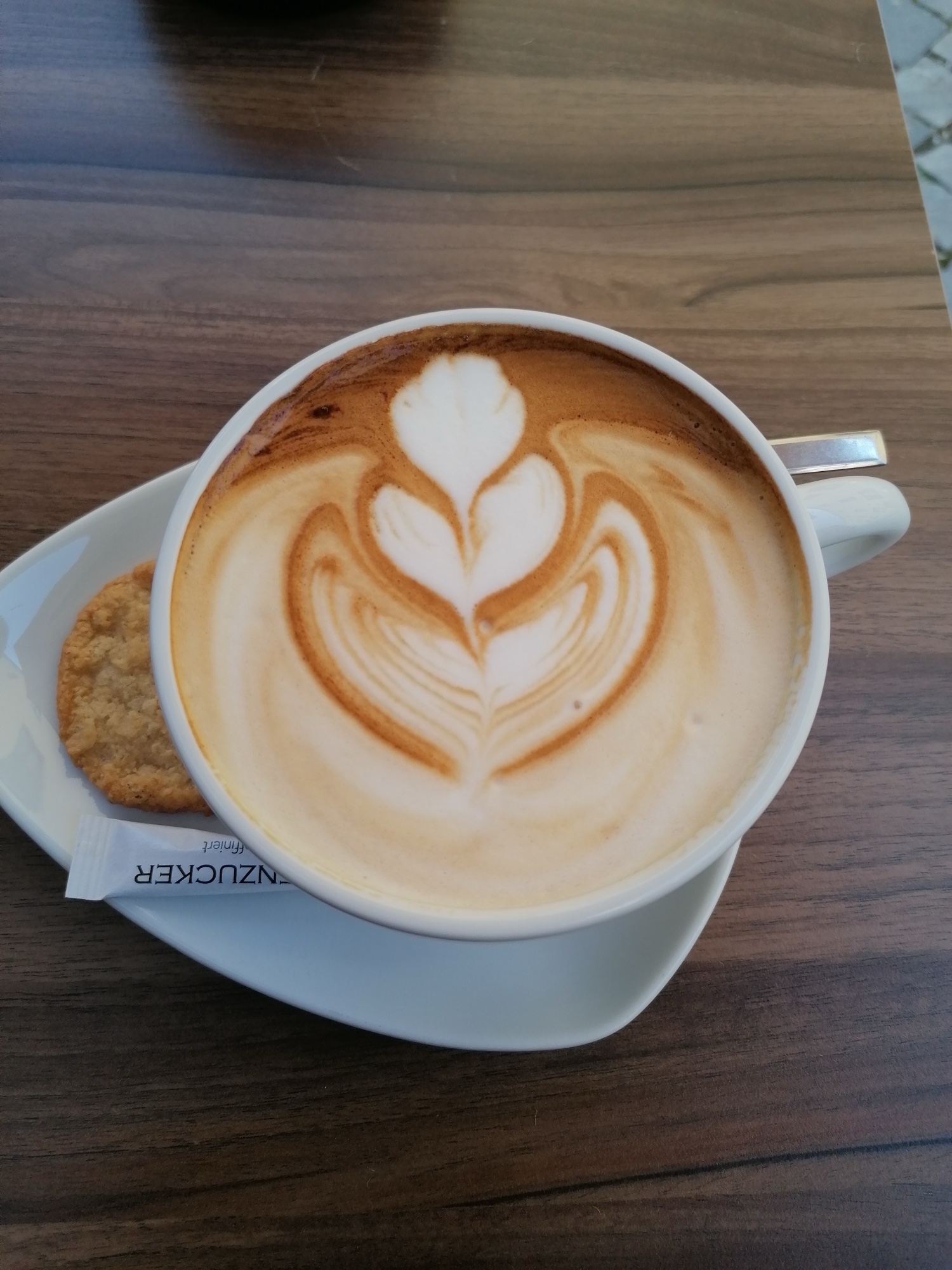 Cappuccino mit Latte-Art aus unserem Café