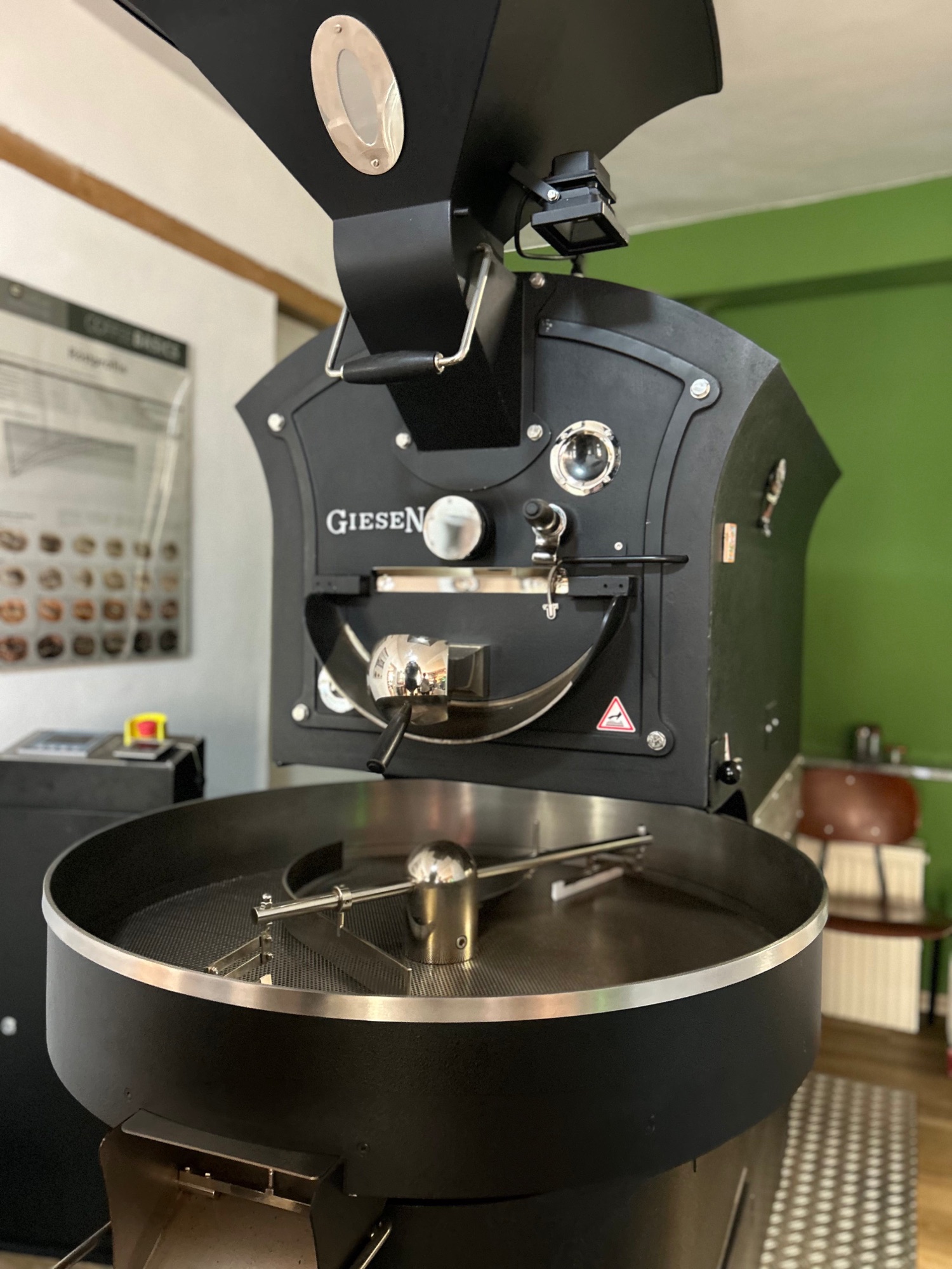 Unsere Giesen-Trommelröster-Maschine in der Rösterei in Vilshofen